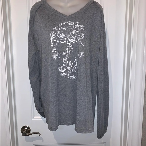 Skull V-Neck Long Sleeve Tee - Picture 2 of 5